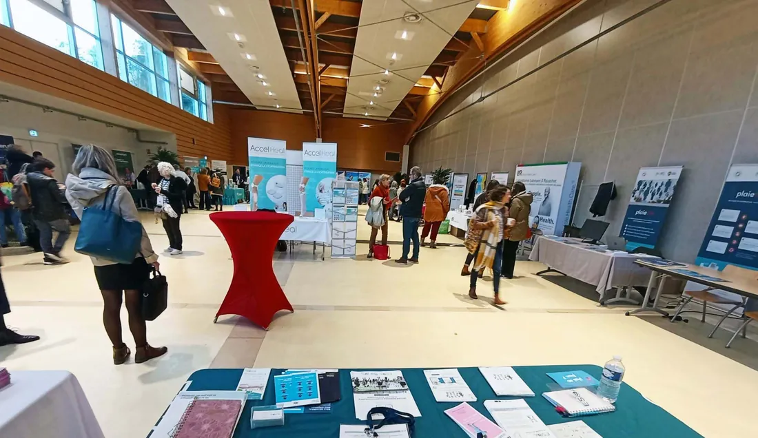Les stands des exposants des Journées Plaietile 2024